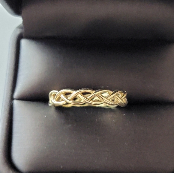 14kt Yellow Gold band